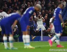 包含太狠了！C罗在公牛比赛中大胜库里与70激战DWG分钟，Ming新星出色防守表现惊艳的词条