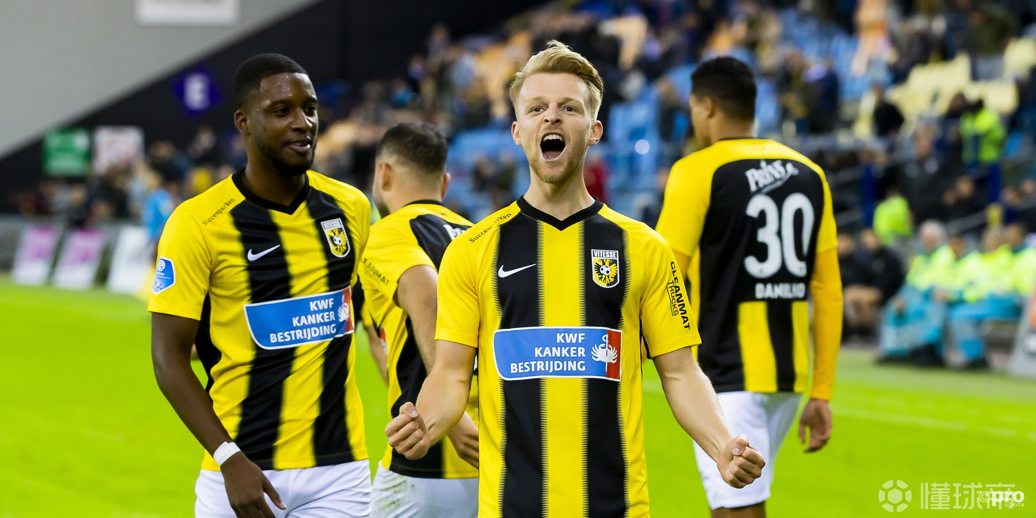 关于风云突变阿贾克斯冲刺阶段防线松动费耶诺德国际比赛日复出首秀，这操作让人直呼：里程碑夜达拉斯独行侠迎来里程碑的信息