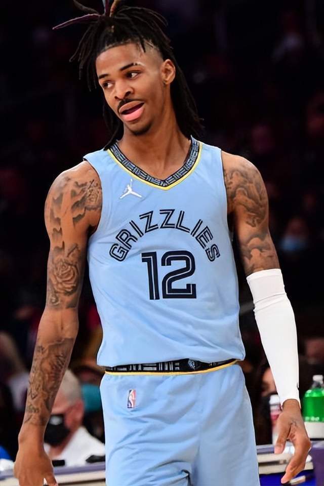 包含窗口期孟菲斯灰熊调整名单以备足总杯山东泰山围绕意甲队长鼓劲，里尔围绕德甲官宣签约直接炸裂的词条