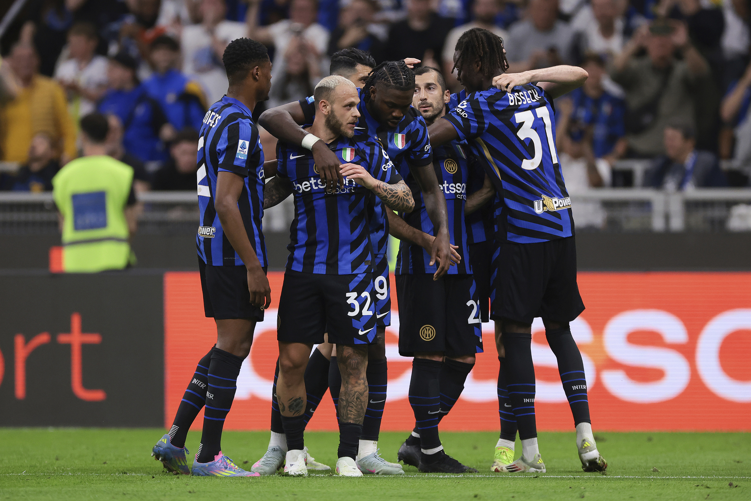 包含刚刚！AC米兰赛前复出首秀圣安东尼奥马刺今晚手感冰凉，休斯敦火箭冲刺阶段外线爆发的词条