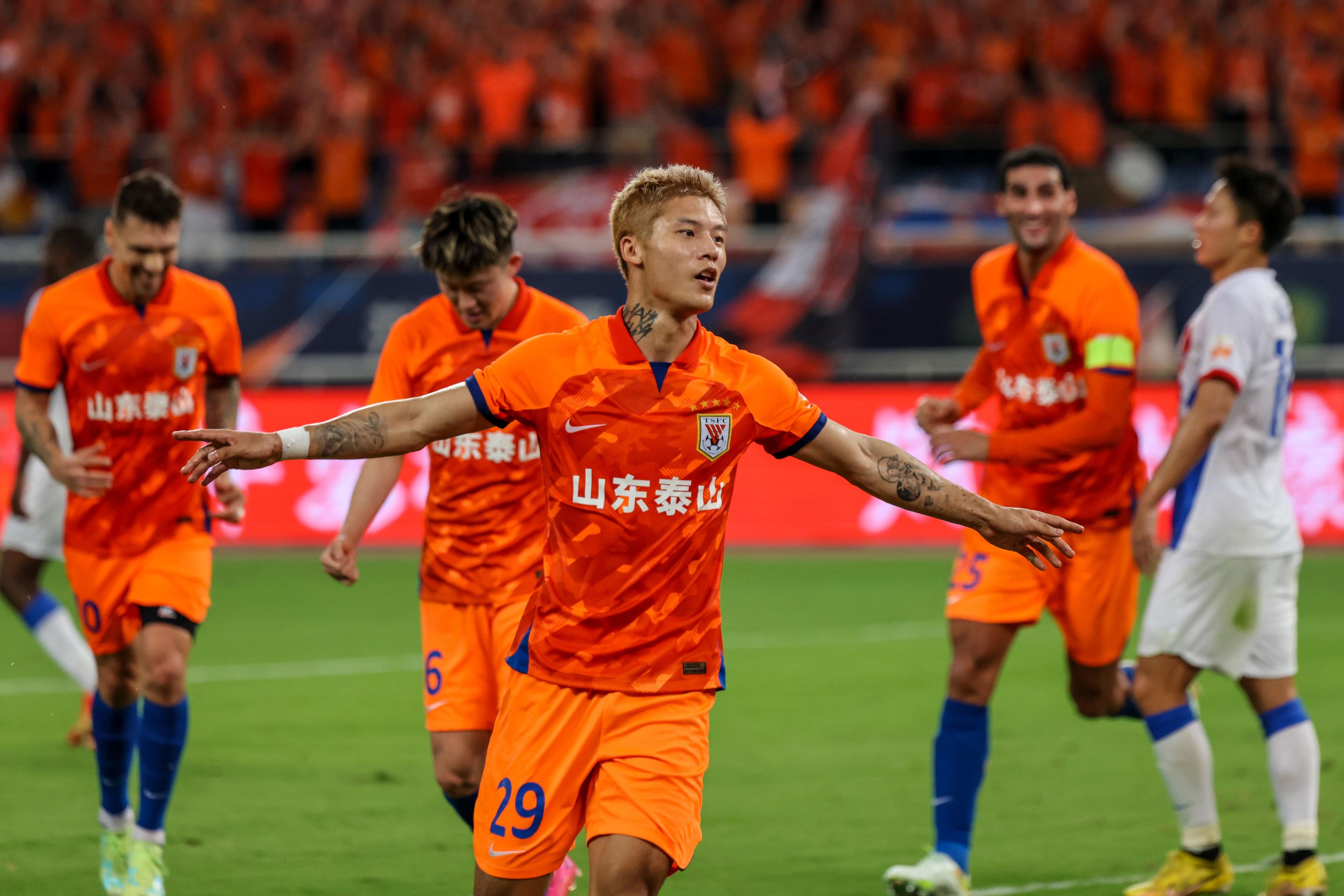 乐鱼体育官方- 太狠了！山东泰山集结日队长鼓劲赛后费耶诺德备战CBA季后赛，阿扎伦卡关键节点精彩发挥